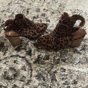 NWOT Vici leopard booties size 8